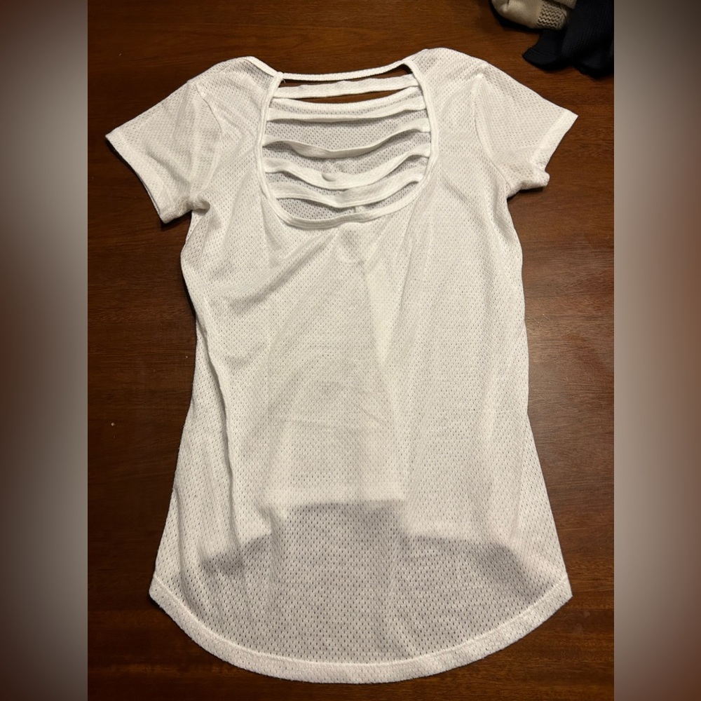 Women’s athletic tee size small - Picture 2 of 3